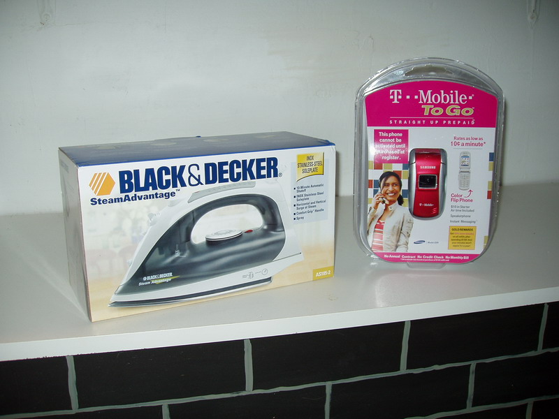ehlika je Black&Decker, americk kvalita. I kdy byla z tch stedn drahch, nestla ani dvacet dolar. No a mobilek za sedmdest, to taky ujde.