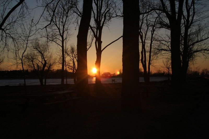 Zpad slunce u Lake Ontario.