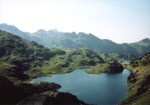 Lac Obago a dol thnouc se na severozpad smrem k Refugi de Colomers